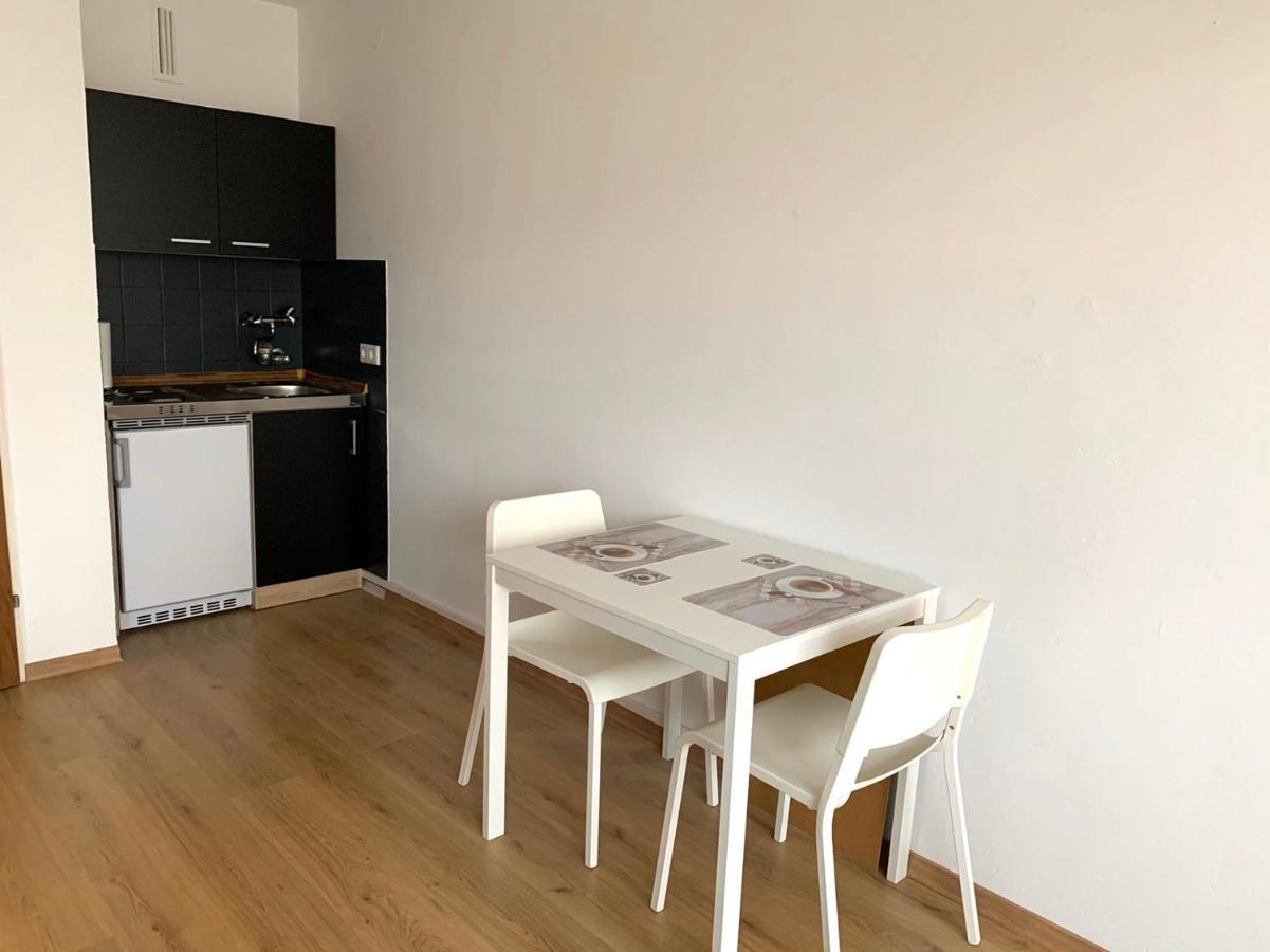 Apartment Renoviert, Modern Und Ruhig *